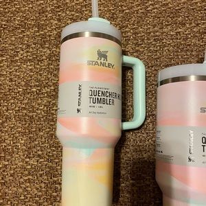 Stanley The Flowstate Quencher H2.0 Tumbler 40 oz. Warm Serene Brushstokes NWT